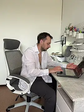 Lovebackground ticket show