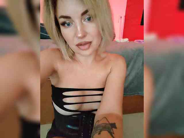 MinniMia tits and ass