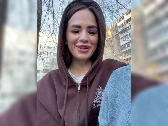 Poli999 self squirt camshow