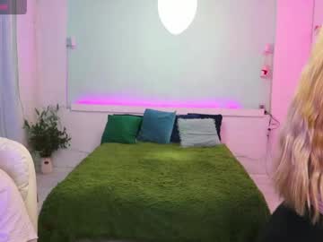 Alisaaleks swallow cum