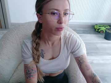 Deidi_sweet tits and ass camshow