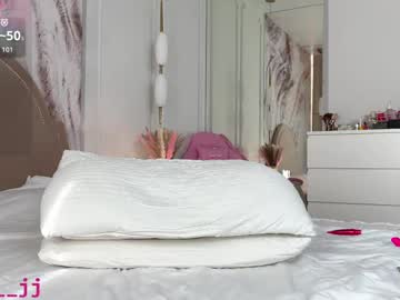 Eva_j oiled - October 19 2023