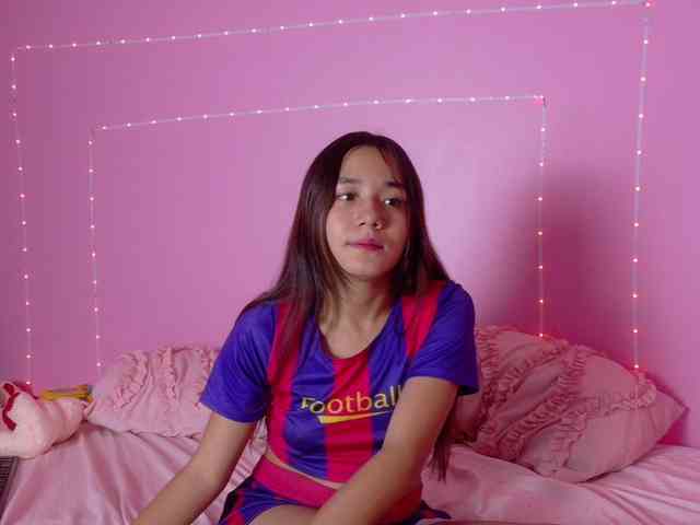 Farianachocolatecrememia facial camshow - March 12 2023