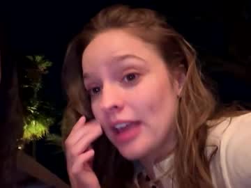 Frenchava pussy play show