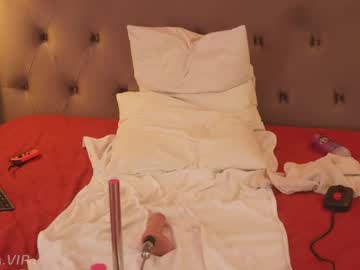 Girl_i_am tits and ass show