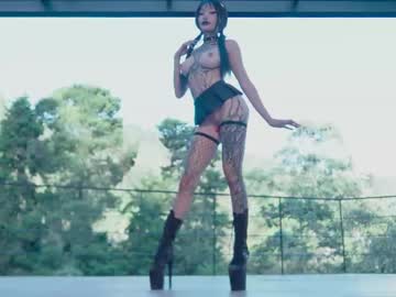 Goth_dolll self squirt camshow