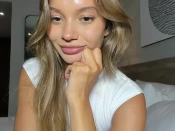 Honeybae3 squirt camshow - 27.06.2023