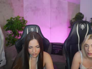 Kira0541 self squirt camshow